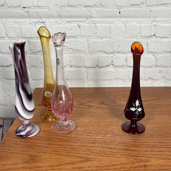 Vintage Fenton Ruby Red Holly Pedestal Vase - Signed and Stamped - Picture 2 of 6